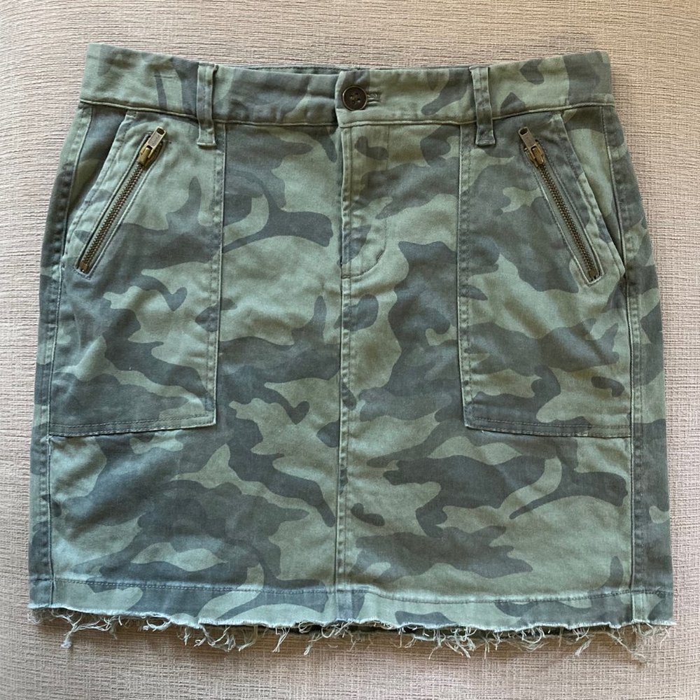 Old Navy Camo Skirt - Mini with Zipper Front Pockets - Size L - Camouflage Color